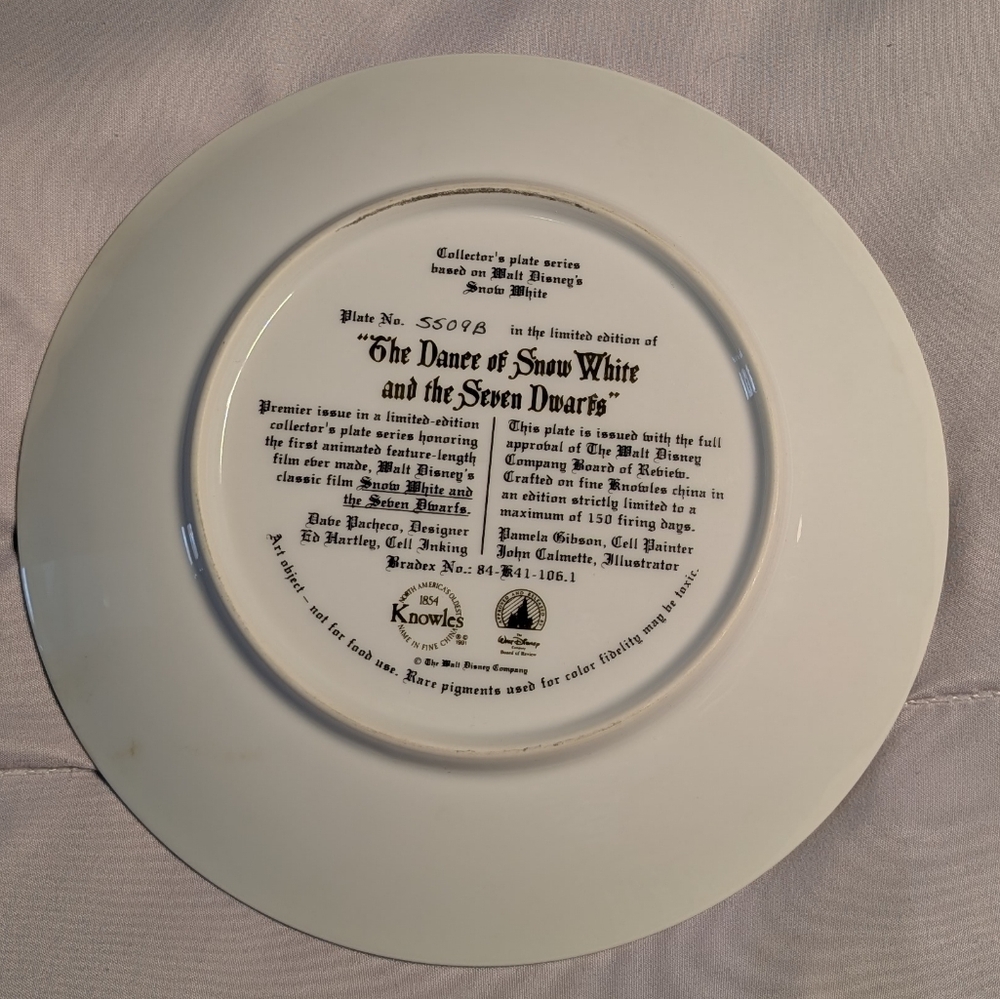 EUC Snow White and the Seven Dwarfs Decorative Plate DISNEY *BINK - Picture 2 of 3